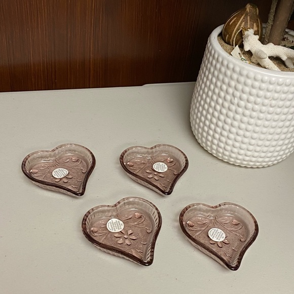 Vintage Tiara Glass Heart shape vanity tray - Picture 3 of 13